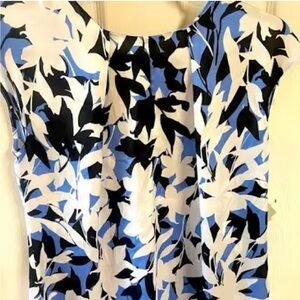 Kasper Office Blue & White Medium Sleeveless Leaf Print Pleated Keyhole Blouse
